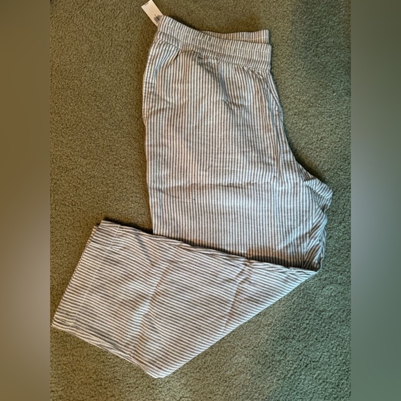 NWT - Old Navy pinstriped pants - High-Rise, Straight, Ankle pants. Size XL - Picture 1 of 7